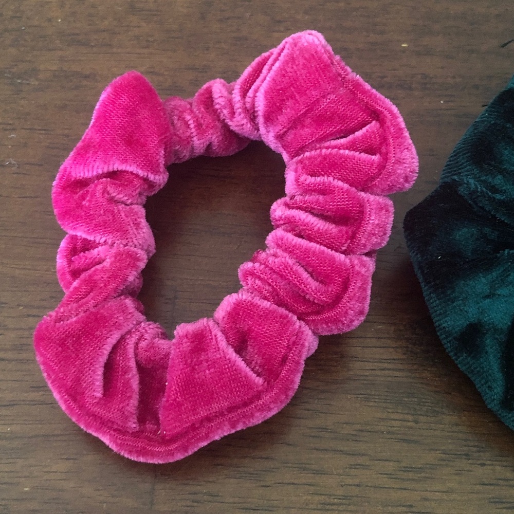 🎉 Women’s Velvet Hair Scrunchie Set - Picture 2 of 7